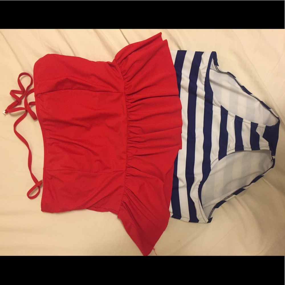 2 piece bathing suit 🤩3/15$ must bundle them🤩